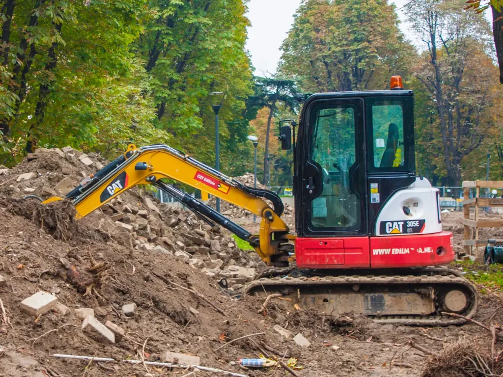 Чи варто купувати вживаний міні-екскаватор