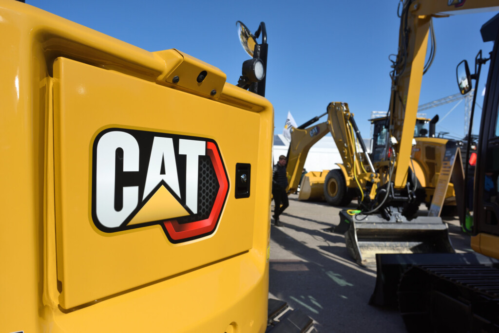 міні-екскаватори_caterpillar
