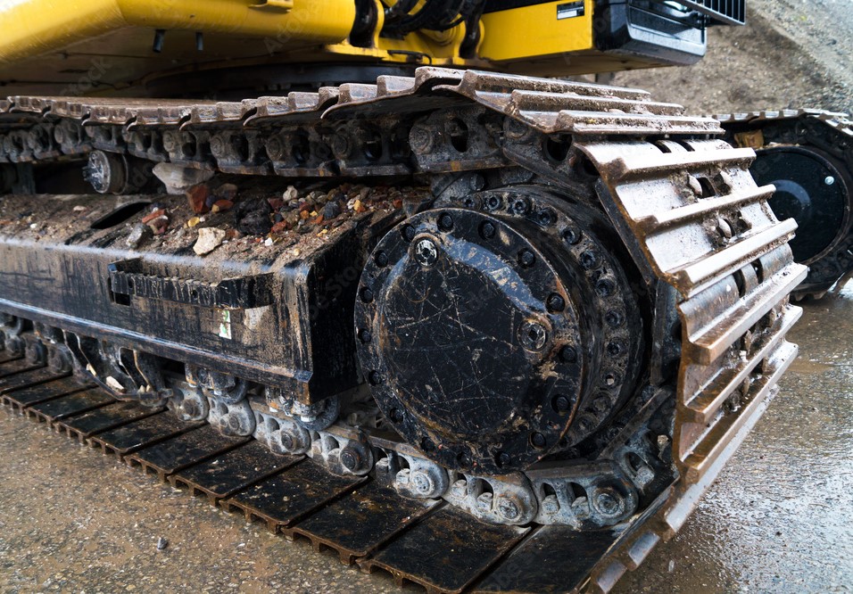 Крупним планом сліди від екскаватора.