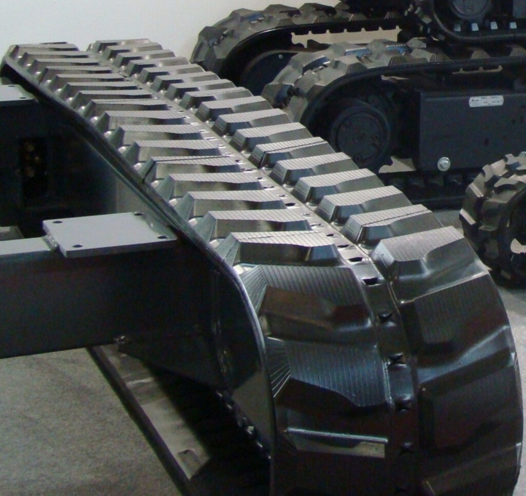 Гусенична ходова частина крупним планом.