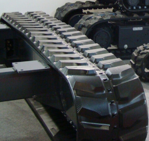 Гусенична ходова частина крупним планом.