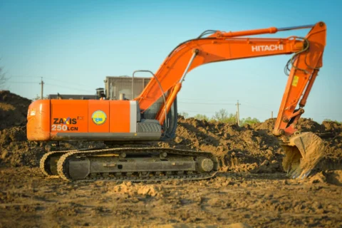 Екскаватор Hitachi ZAXIS 250 LCN на будівельному майданчику