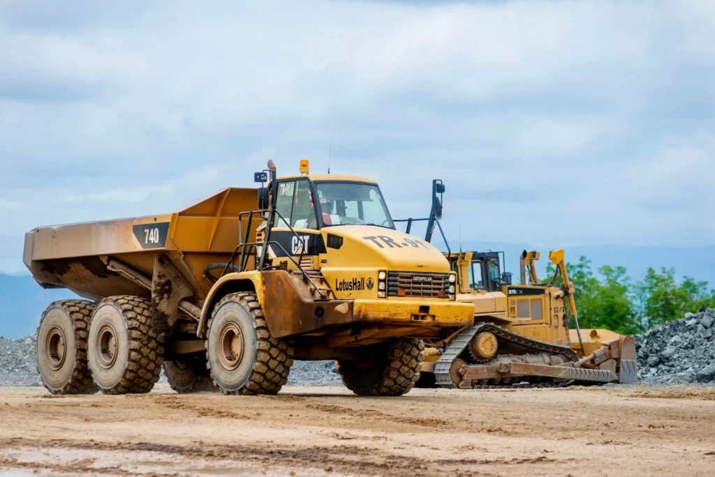 Зчленований самоскид CAT 740